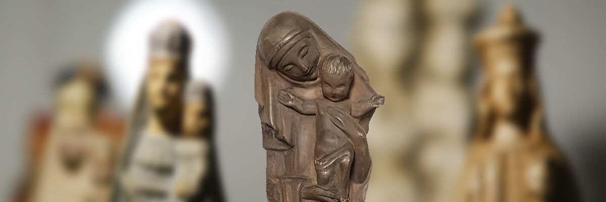 Figurka Marii z dzieciątkiem 