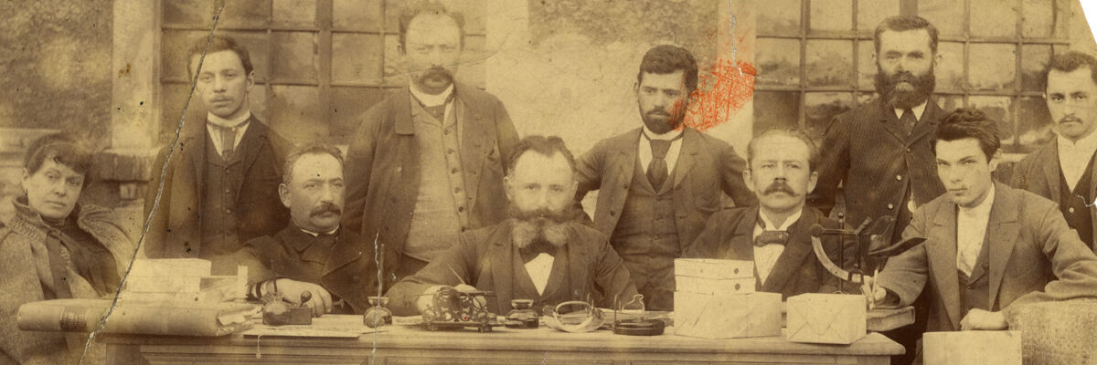 Fotografia rodziny Grosmanów przy stole