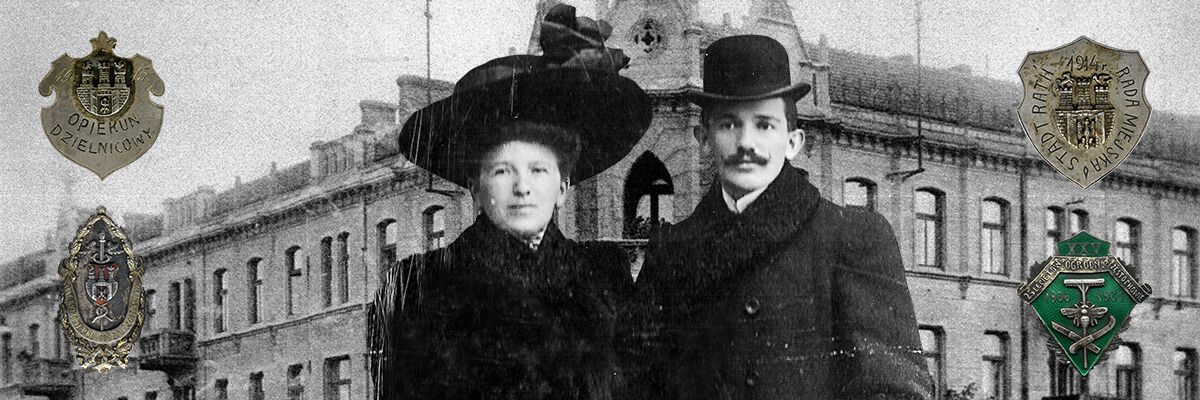 Archiwalna fotografia artysty grawera Lucjusza Cyganowskiego z żoną Franciszką na tle kamienicy