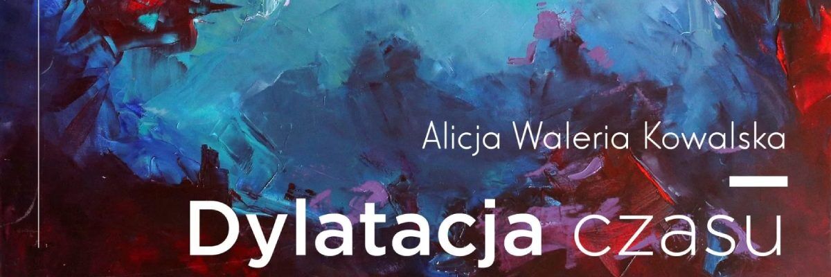Biały napis "Alicja Waleria Kowalska Dylatacja czasu" na tle rozlanej, kolorowej farby