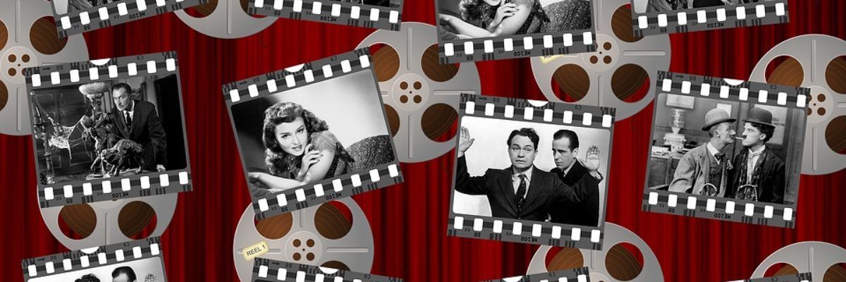 Kadry z biało-czarnych filmów w kliszy na bordowym tle wśród kołowrotków filmowych