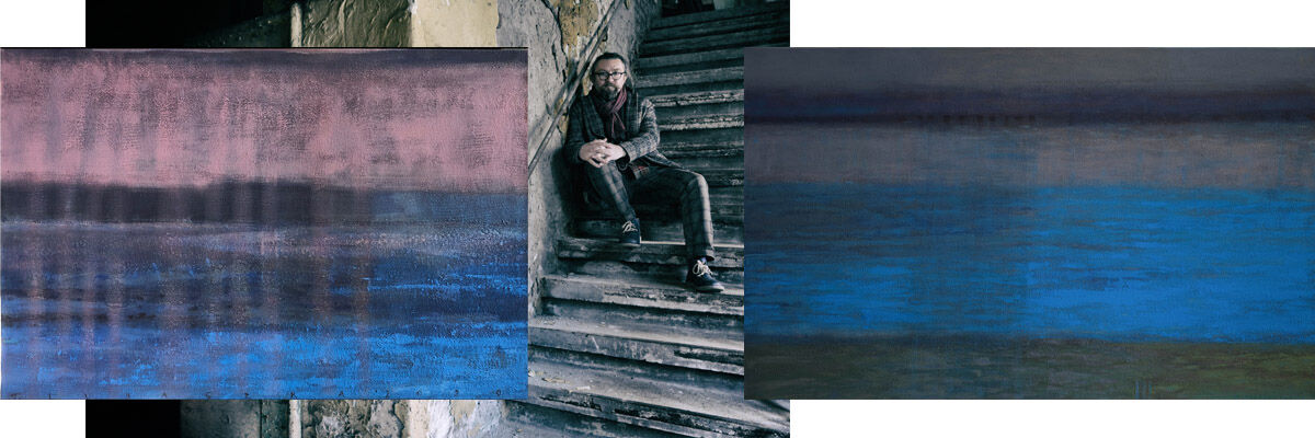 Malarz Tomasz Lubaszka i dwa jego abstrakcyjne obrazy 